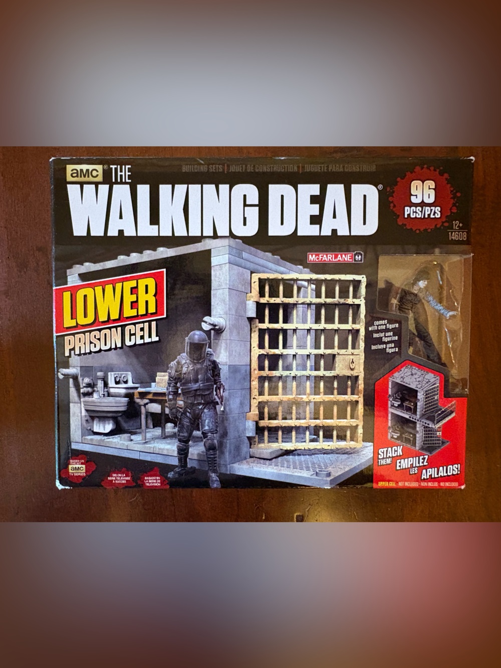 NIB - McFarlane The Walking Dead Action Playset with Zombie Figure